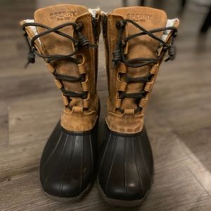 Tall tan Sperry snowboots. Never worn!